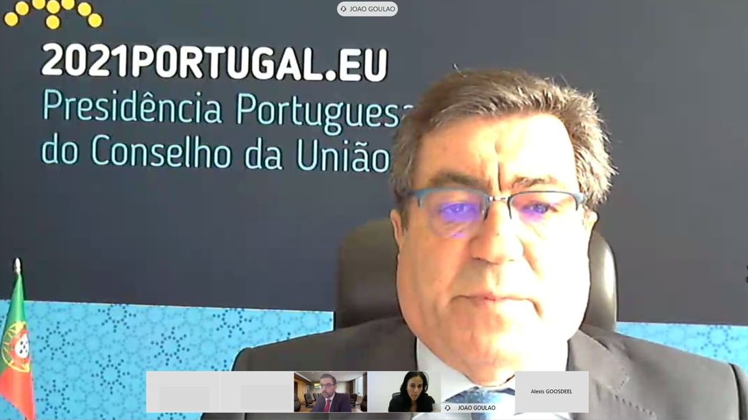 imagem do dr. João Goulão na apresentação da avaliação